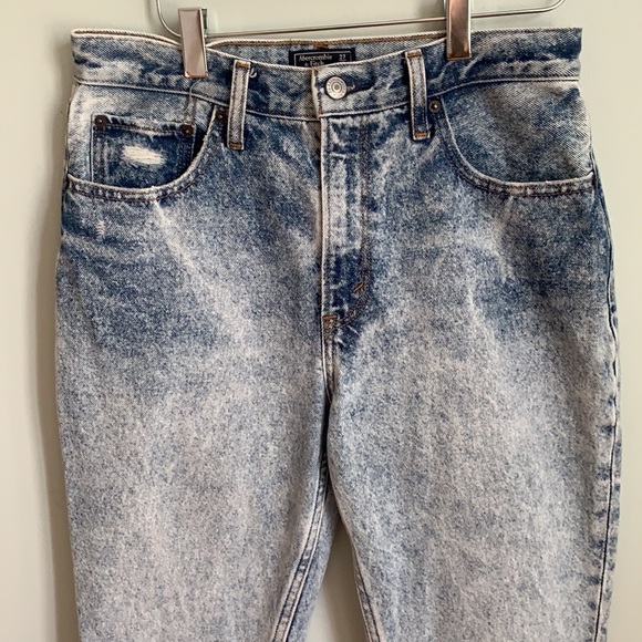 Abercrombie & Fitch High Rise Mom Jeans Acid Wash - Picture 2 of 9